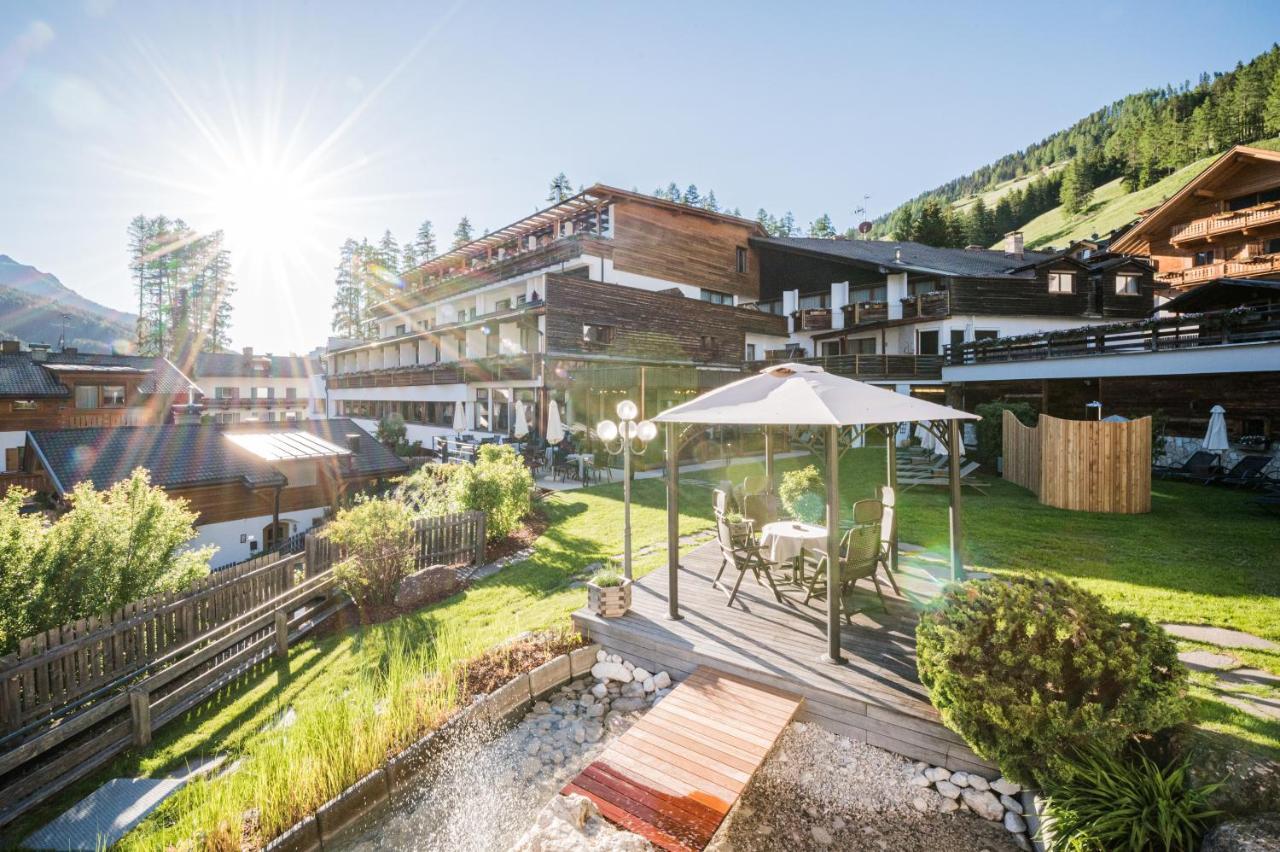 Alpenwellnesshotel St. Veit Sexten Екстериор снимка