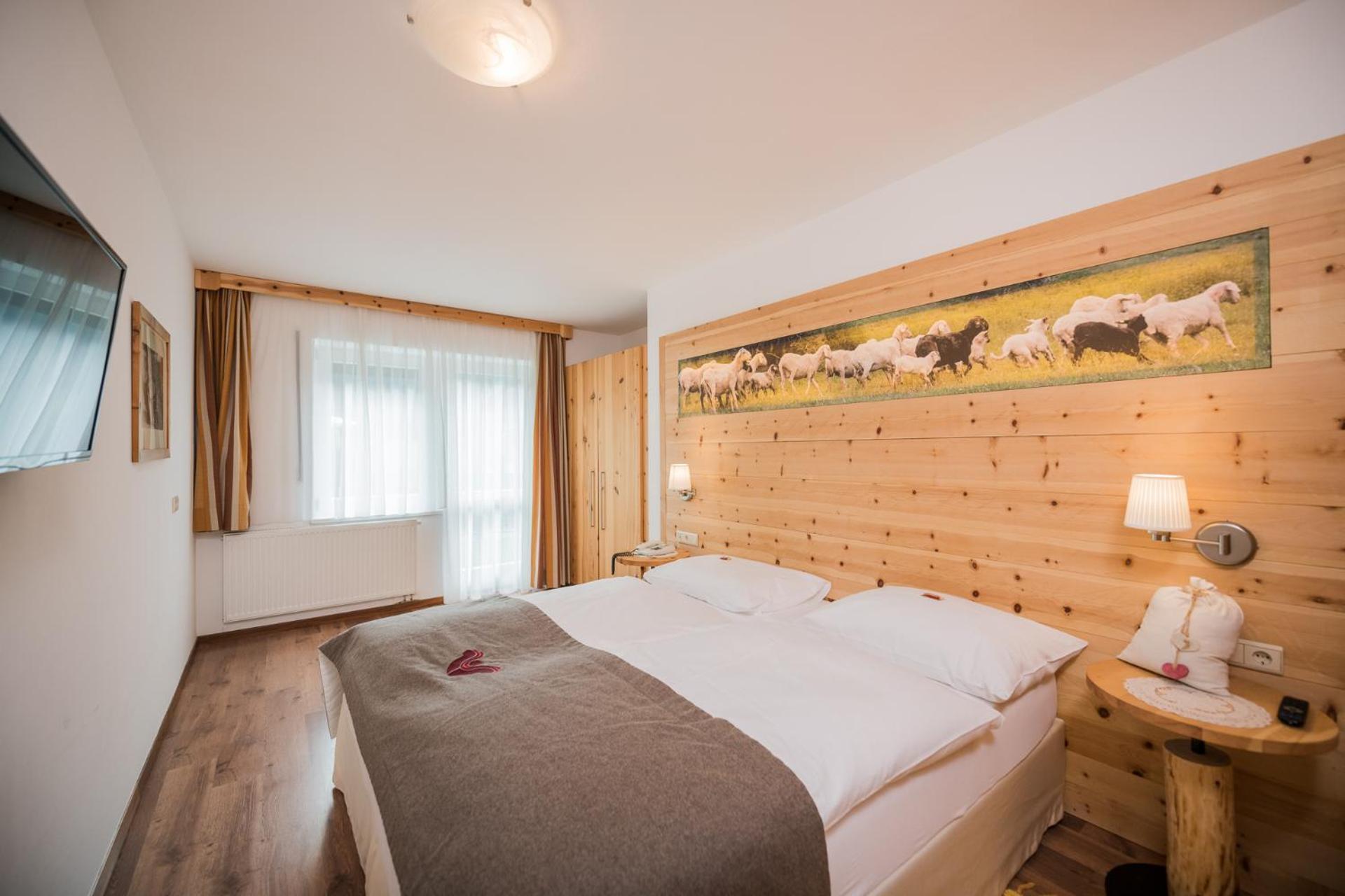 Alpenwellnesshotel St. Veit Sexten Екстериор снимка