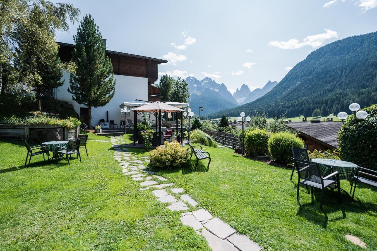 Alpenwellnesshotel St. Veit Sexten Екстериор снимка